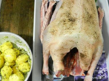 Zdjęcie - Gęś faszerowana ziemniakami - Przepisy kulinarne ze zdjęciami
