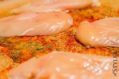 Zdjęcie - Soczysty kurczak z miętowym kuskusem - Przepisy kulinarne ze zdjęciami