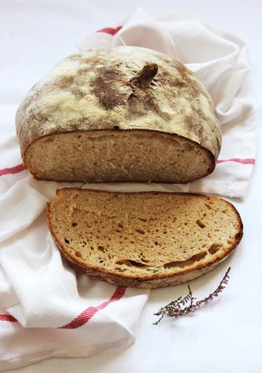 Zdjęcie - Chleb z dynią na zakwasie - Przepisy kulinarne ze zdjęciami
