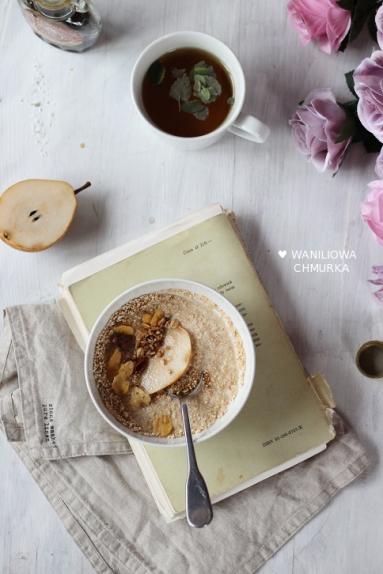 Zdjęcie - Amarantusanka z gruszką, granolą i syropem klonowym - Przepisy kulinarne ze zdjęciami