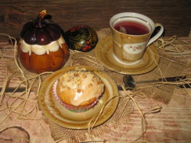 Zdjęcie - Muffinki z dynią i polewą z białej czekolady - Przepisy kulinarne ze zdjęciami
