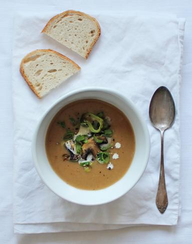 Zdjęcie - Co zrobić z chleba – jesienna zupa chlebowa - Przepisy kulinarne ze zdjęciami