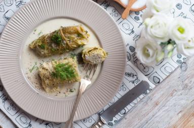Zdjęcie - Gołąbki nadziewane rybą, w sosie koperkowym - Przepisy kulinarne ze zdjęciami
