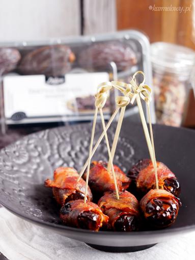 Zdjęcie - Daktyle w boczku nadziewane serem / Cheesy bacon-wrapped dates - Przepisy kulinarne ze zdjęciami