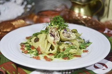 Zdjęcie - Ravioli z tuńczykiem z lekkim sosem ziołowym - Przepisy kulinarne ze zdjęciami