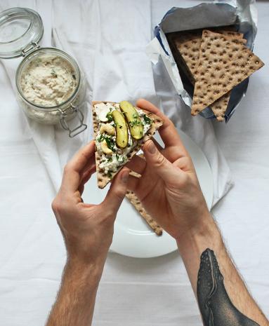 Zdjęcie - Śniadanie do łóżka #205: Pasta z makreli z orzechami nerkowca - Przepisy kulinarne ze zdjęciami