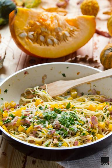 Zdjęcie - Spaghetti alla carbonara w dyniowej odsłonie - Przepisy kulinarne ze zdjęciami