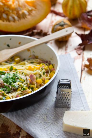 Zdjęcie - Spaghetti alla carbonara w dyniowej odsłonie - Przepisy kulinarne ze zdjęciami
