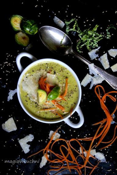 Zdjęcie - Zupa krem z kapusty włoskiej - Przepisy kulinarne ze zdjęciami