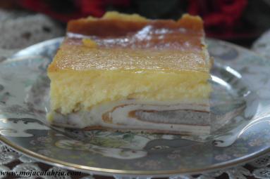 Zdjęcie - Ciasto-deser z bananami pod waniliowym kremem - Przepisy kulinarne ze zdjęciami