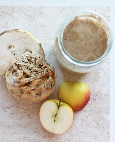 Zdjęcie - Chleb z selerem i jabłkiem na zakwasie - Przepisy kulinarne ze zdjęciami