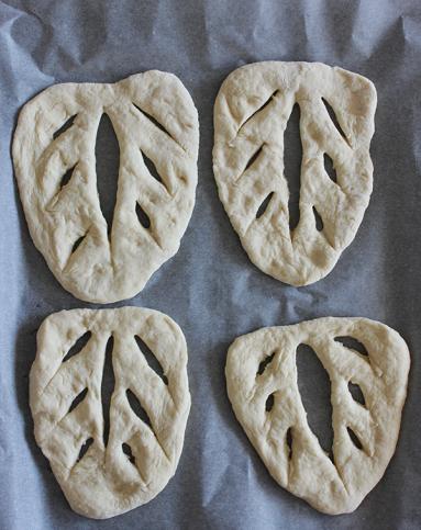 Zdjęcie - Chlebowe listki Fougasse - Przepisy kulinarne ze zdjęciami