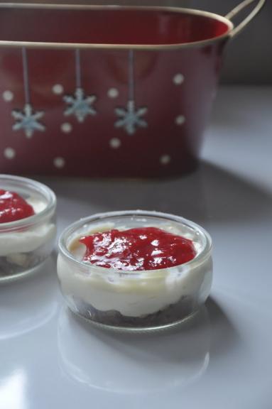 Zdjęcie - Świąteczny deser (serniczki z musem żurawinowym na pierniczkach) - Przepisy kulinarne ze zdjęciami