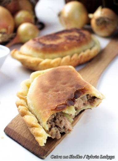 Zdjęcie - CZEBUREKI – smażone pierogi z mięsem – kuchnia tatarskaOstra na Słodko - blog kulinarny - Przepisy kulinarne ze zdjęciami