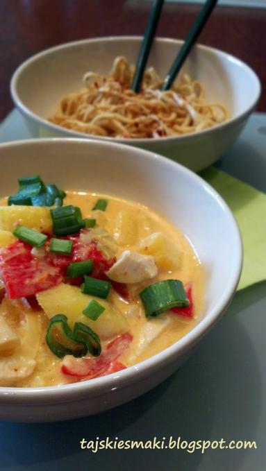 Zdjęcie - Czerwone curry z kurczakiem i mango/ Thai red curry with chicken and mango - Przepisy kulinarne ze zdjęciami