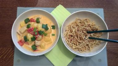Zdjęcie - Czerwone curry z kurczakiem i mango/ Thai red curry with chicken and mango - Przepisy kulinarne ze zdjęciami