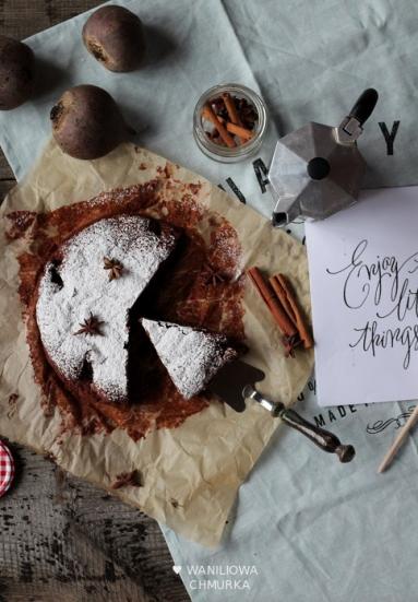 Zdjęcie - Korzenne i mocno czekoladowe ciasto z burakami - Przepisy kulinarne ze zdjęciami