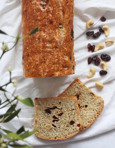 Zdjęcie - Orkiszowy chleb bakaliowy - Przepisy kulinarne ze zdjęciami