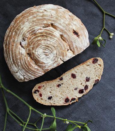 Zdjęcie - Chleb pszenno-orkiszowy z żurawiną na zakwasie - Przepisy kulinarne ze zdjęciami