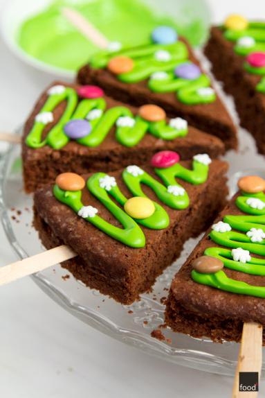 Zdjęcie - Lizaki choinki z ciasta czekoladowego - Przepisy kulinarne ze zdjęciami
