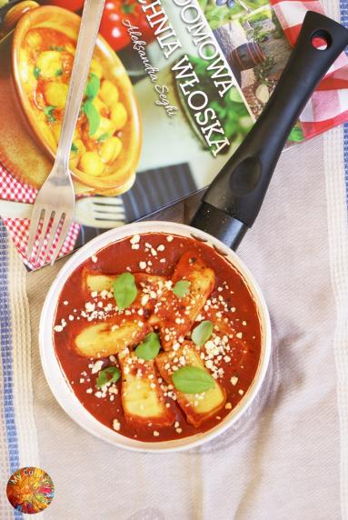 Zdjęcie - Ziemniaczane kluski w sosie pomidorowym - Przepisy kulinarne ze zdjęciami