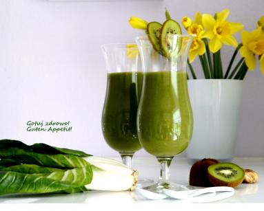 Zdjęcie - Zielony koktajl z burakiem liściowym i kiwi - Przepisy kulinarne ze zdjęciami