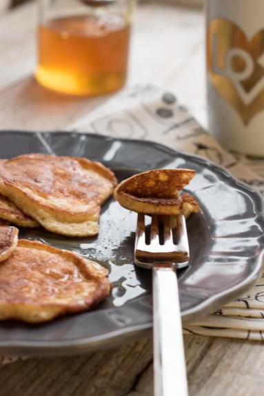 Zdjęcie - Śniadaniowe placuszki z twarogiem i amarantusem - Przepisy kulinarne ze zdjęciami