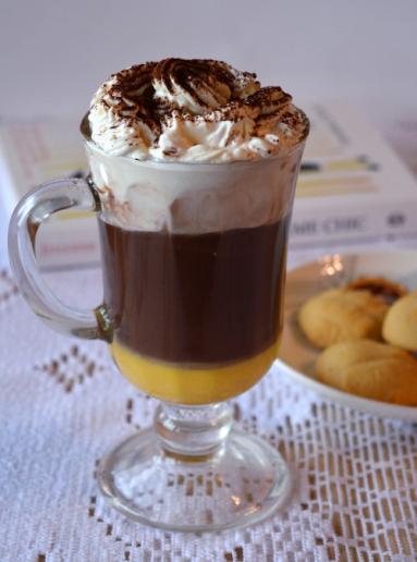 Zdjęcie - Gorąca czekolada z  ajerkoniakiem - Przepisy kulinarne ze zdjęciami