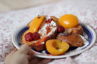Zdjęcie - Tosty francuskie z konfiturą truskawkową - Przepisy kulinarne ze zdjęciami