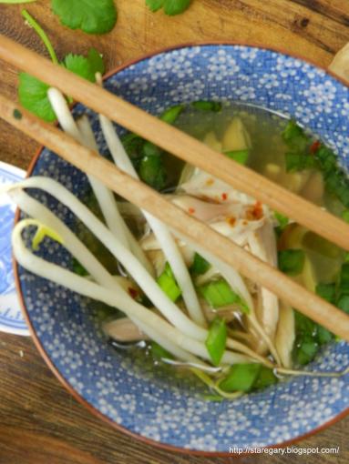 Zdjęcie - Zupa z kurczakiem w azjatyckim stylu z wolowara - Przepisy kulinarne ze zdjęciami