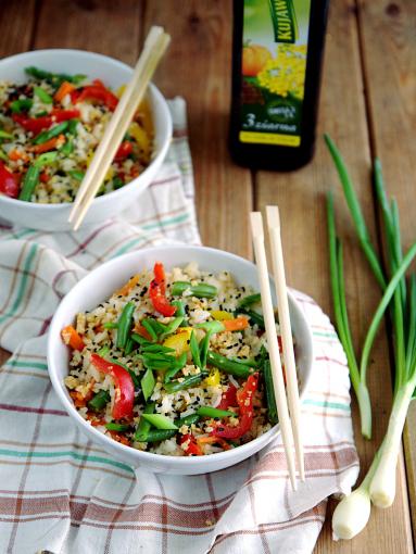 Zdjęcie - Ryż smażony z warzywami - Przepisy kulinarne ze zdjęciami