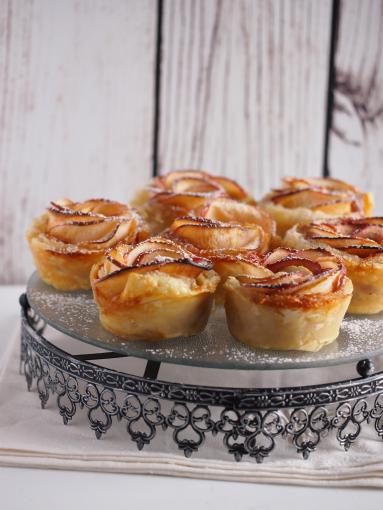Zdjęcie - Róże jabłkowe z karmelem - Przepisy kulinarne ze zdjęciami