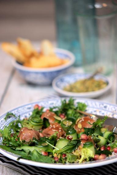 Zdjęcie - Sałatka z serowymi sakiewkami na ciepło - Przepisy kulinarne ze zdjęciami