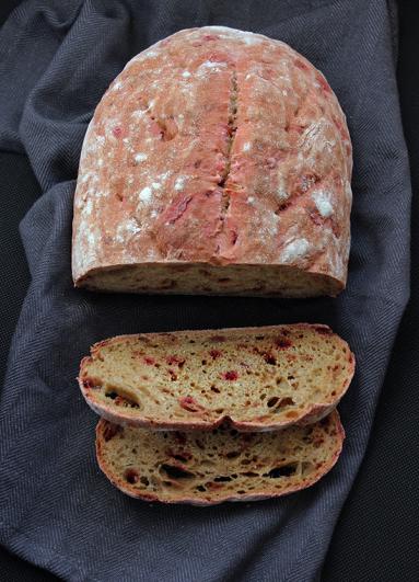 Zdjęcie - Chleb na zakwasie z burakiem i imbirem - Przepisy kulinarne ze zdjęciami