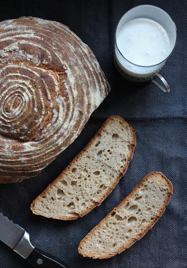 Zdjęcie - Chleb z kefirem na zakwasie - Przepisy kulinarne ze zdjęciami