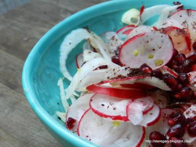 Zdjęcie - Turecka sałatka z fenkuła i rzodkiewki - Przepisy kulinarne ze zdjęciami