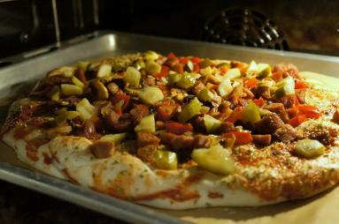 Zdjęcie - Pizza domowa - Przepisy kulinarne ze zdjęciami