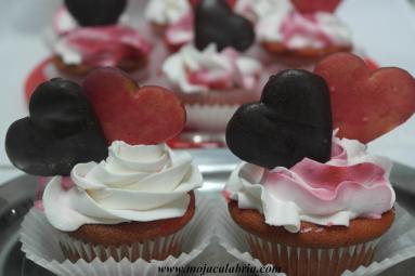 Zdjęcie - Valentynkowe muffinki z sercem - Przepisy kulinarne ze zdjęciami