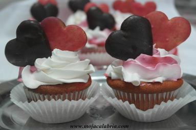 Zdjęcie - Valentynkowe muffinki z sercem - Przepisy kulinarne ze zdjęciami