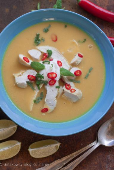 Zdjęcie - Pikantna zupa z soczewicą, mleczkiem kokosowym i kurczakiem - Przepisy kulinarne ze zdjęciami