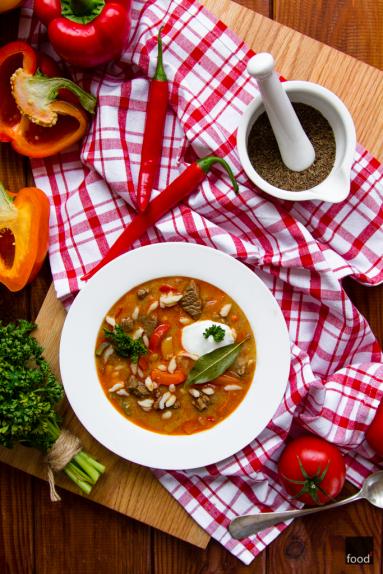 Zdjęcie - Gulyásleves - węgierska zupa gulaszowa z wołowiną i zacierkami - Przepisy kulinarne ze zdjęciami