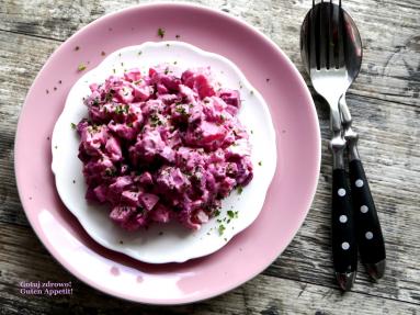 Zdjęcie - Różowa sałatka śledziowa - Przepisy kulinarne ze zdjęciami