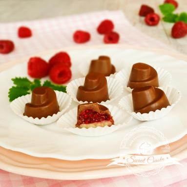 Zdjęcie - Pralinki z malinami i białą czekoladą - Przepisy kulinarne ze zdjęciami