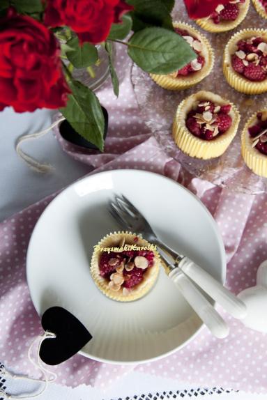 Zdjęcie - Mini serniki z białą czekoladą i mascarpone - Przepisy kulinarne ze zdjęciami