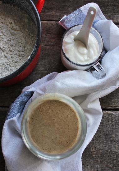 Zdjęcie - Nocny chleb żytni z jogurtem (na zakwasie) - Przepisy kulinarne ze zdjęciami