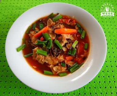 Zdjęcie - Zupa z suszonym tofu (yubą) i grzybami mun - Zakręcony wege obiad - Przepisy kulinarne ze zdjęciami