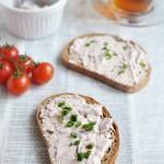 Zdjęcie - Pasta z tuńczyka i czerwonej cebuli - Przepisy kulinarne ze zdjęciami