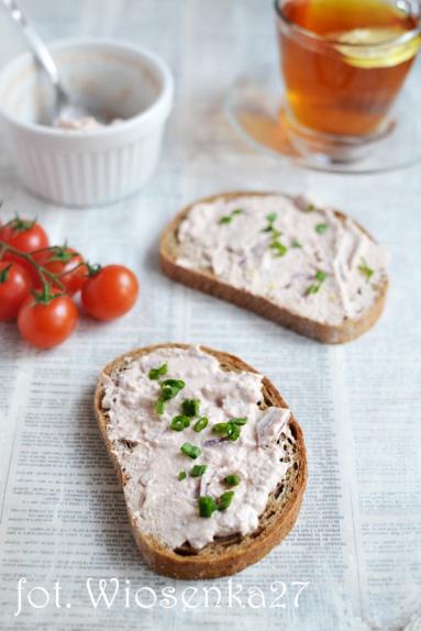 Zdjęcie - Pasta z tuńczyka i czerwonej cebuli - Przepisy kulinarne ze zdjęciami