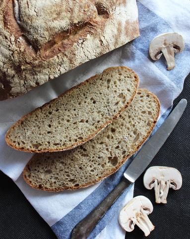 Zdjęcie - Chleb orkiszowy z pieczarkami na zakwasie - Przepisy kulinarne ze zdjęciami