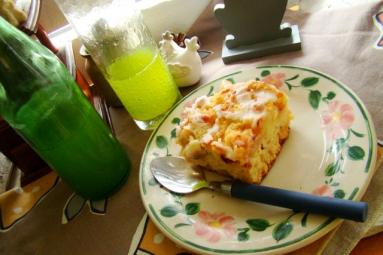 Zdjęcie - Placek jabłkowy z wiśniami z kompotu - Przepisy kulinarne ze zdjęciami